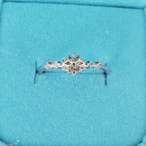 Dainty Snowflake Ring